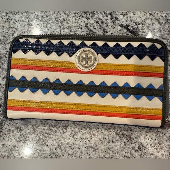 Authentic Tory Burch wallet - Picture 1 of 3